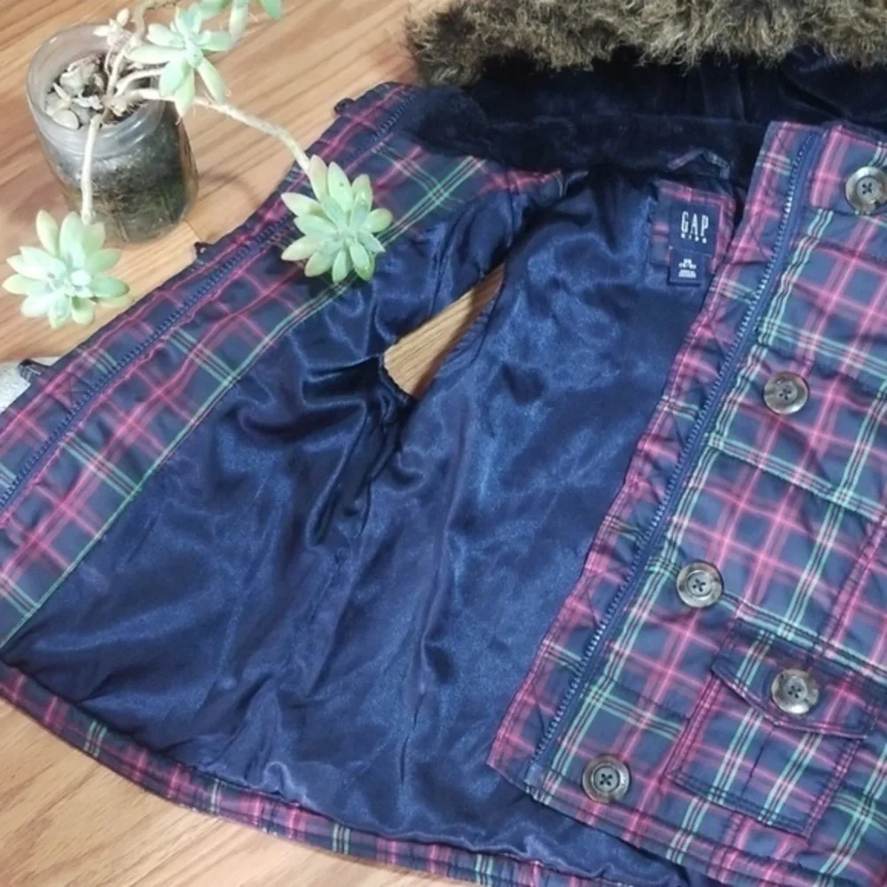 Gap kids vest size 4/5‎